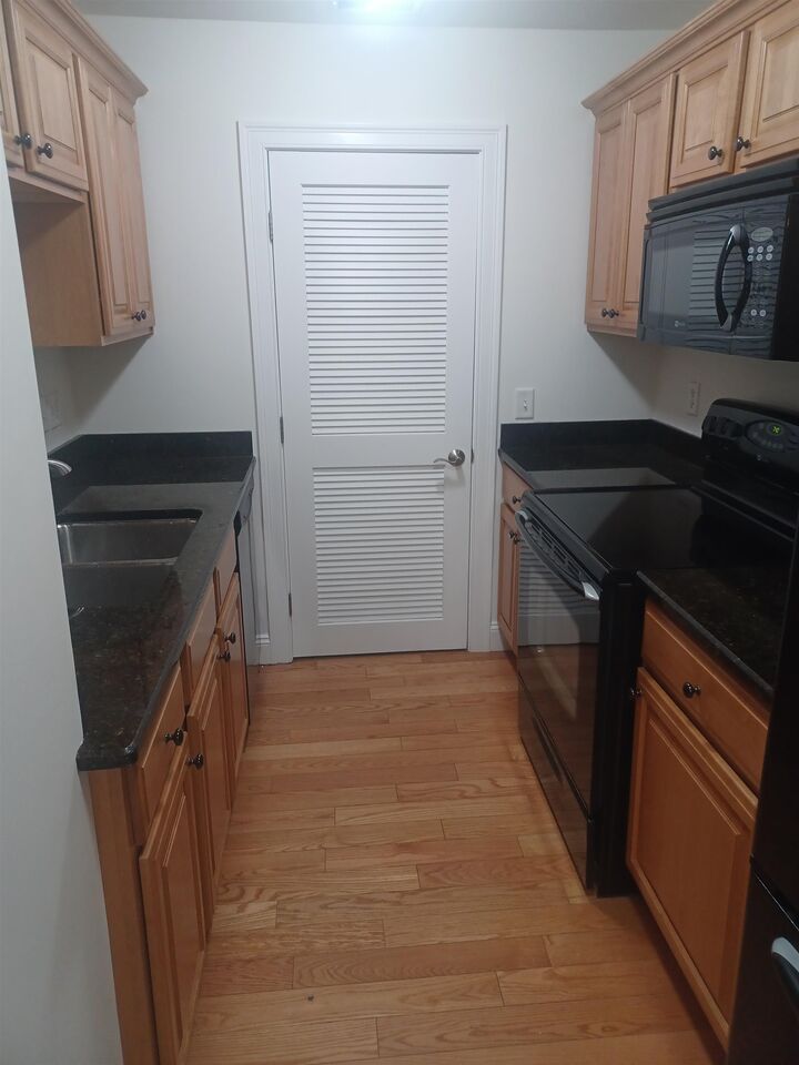 Property Photo:  6-204 Stearns Lane  NH 03054 