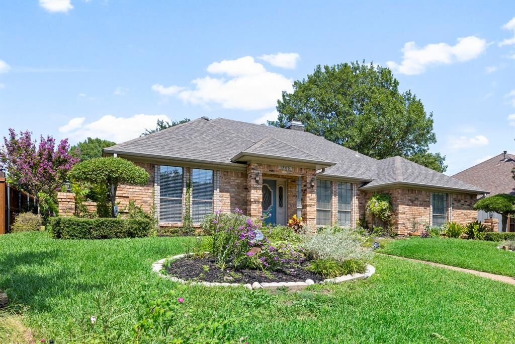 Property Photo: 1805 Huron Trail TX 75075