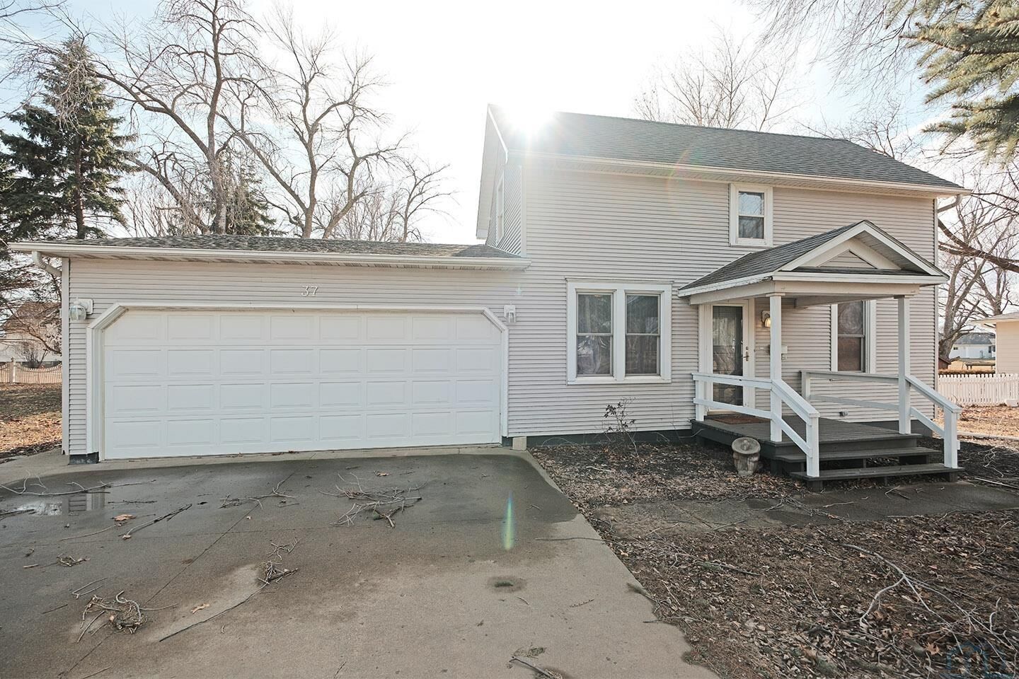 Property Photo:  37 9th Street SW  IA 51250 