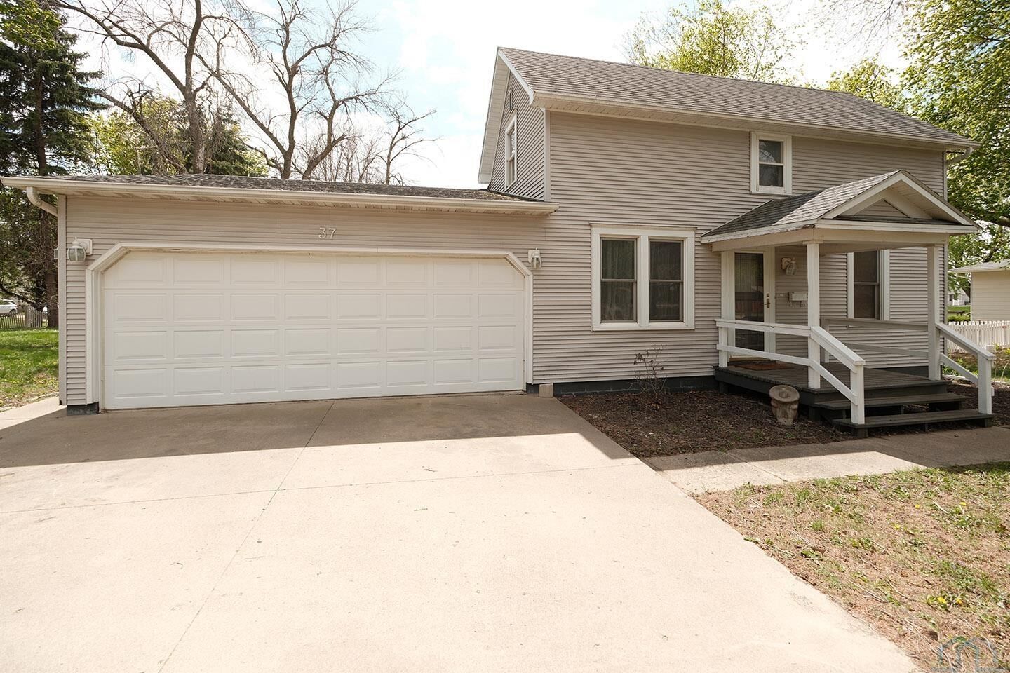 Property Photo:  37 9th Street SW  IA 51250 