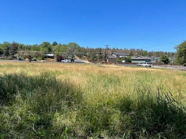 Property Photo:  585 SW Fairgrounds Road  OR 97741 