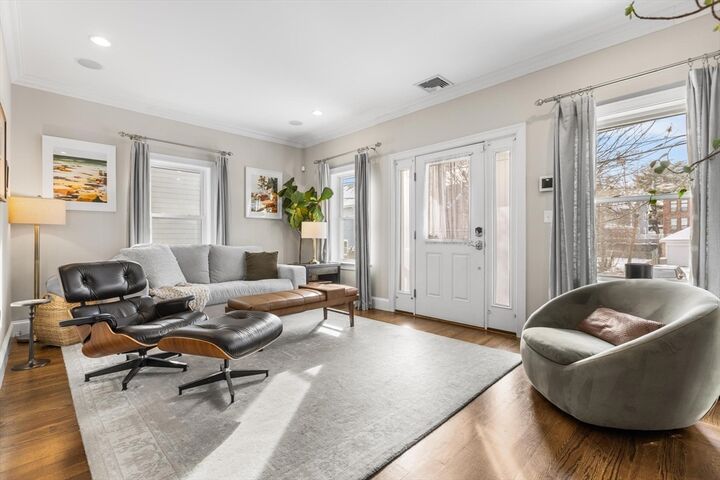 Property Photo:  7 Burgoyne St 1  MA 02124 