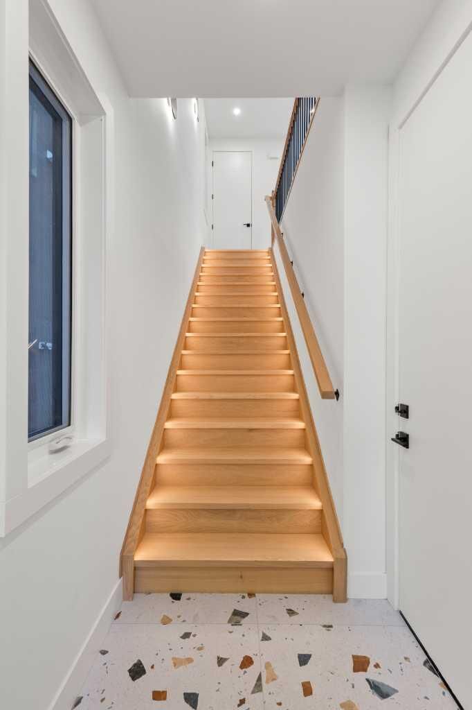 Property Photo:  2518 16B Street SW  AB T2T 4L9 