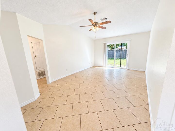 Property Photo: 4252 Castille Ave FL 32571