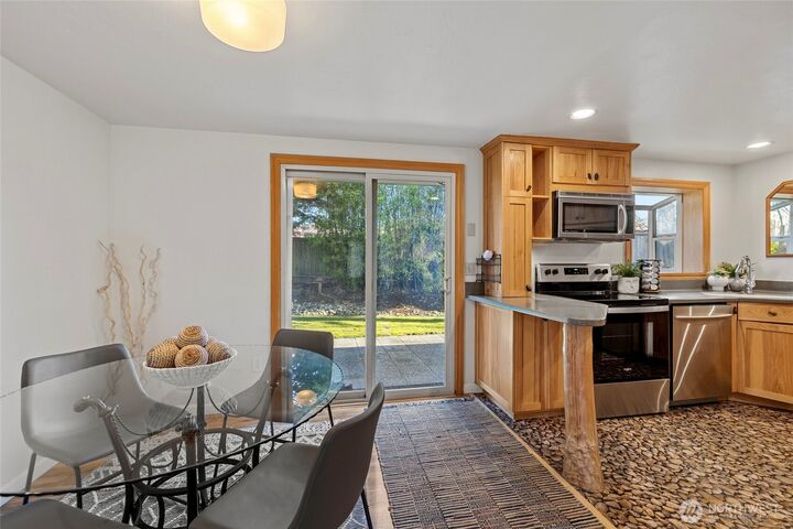 Property Photo:  2408  148th Street SW  WA 98087 