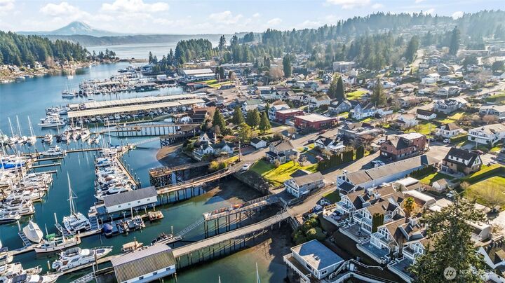 Property Photo:  3503  Harborview Drive 2  WA 98332 