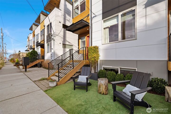 Property Photo:  2422  55th Avenue SW  WA 98116 