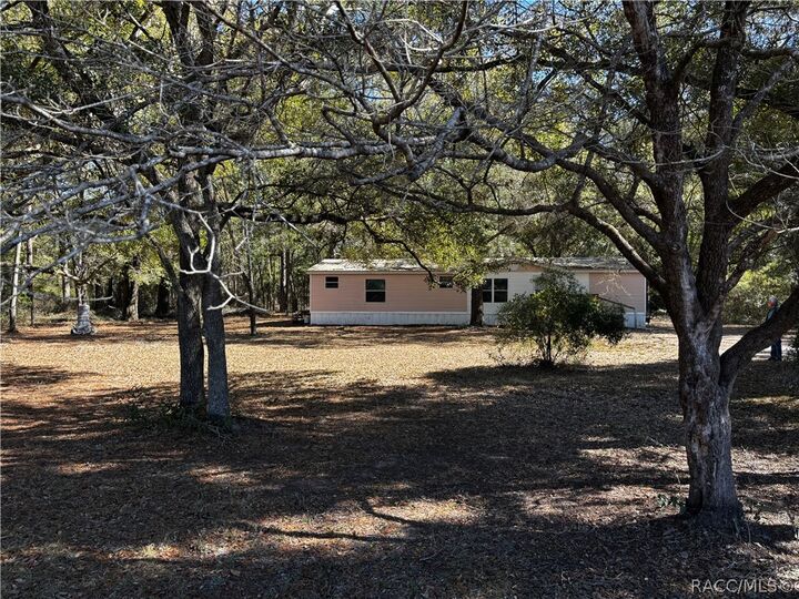 Property Photo:  529 SW Alfalfa Avenue 1  FL 32024 