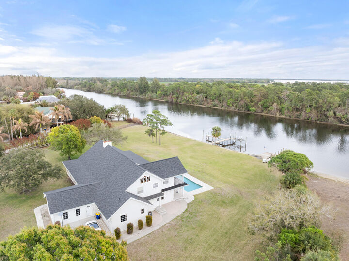 Property Photo: 10125 SW Green Ridge Lane FL 34990