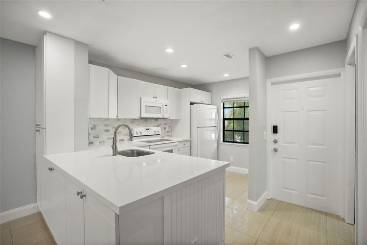 Property Photo:  510 NW 103rd Terrace 510  FL 33026 