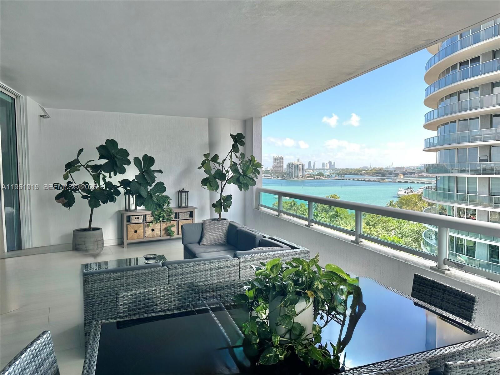 Property Photo:  1800 N Bayshore Dr 812  FL 33132 