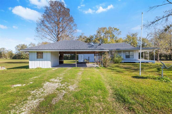 Property Photo:  2718 Topsy Rd  LA 70611 
