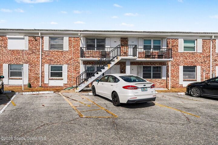 Property Photo:  190 E Olmstead Drive  FL 32780 