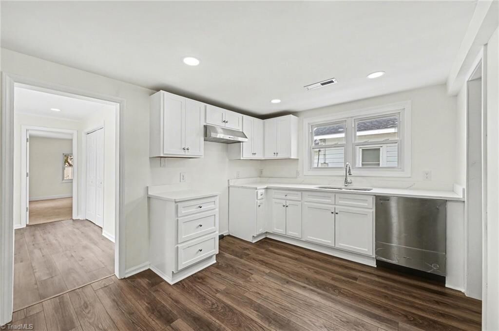 Property Photo:  611 S Beaumont Avenue  NC 271217 