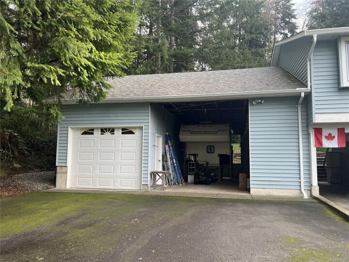 Property Photo: 698 Plaza Rd BC V0P 1N0