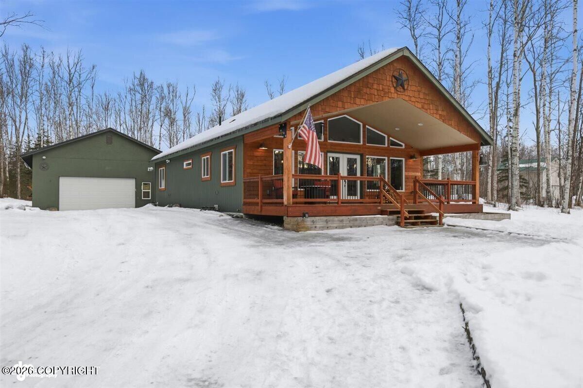 Property Photo: 5131 W Lupine Lane AK 99623