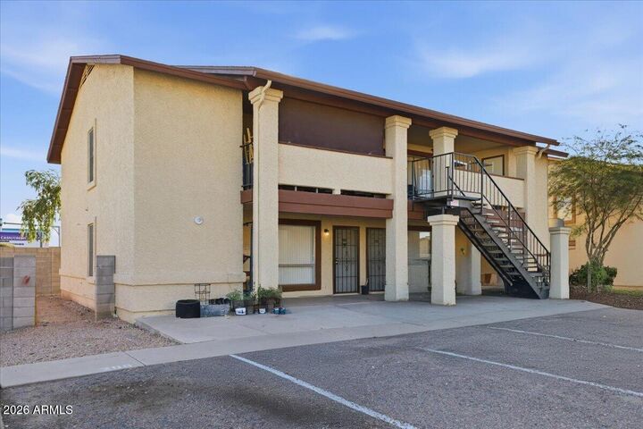 Property Photo: 434 W Ivyglen Street 105 AZ 85201