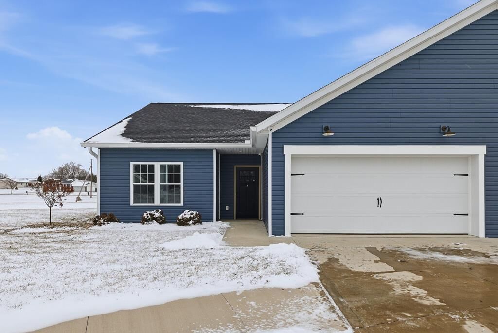 Property Photo:  162 Arthur'S Ct  OH 44805 