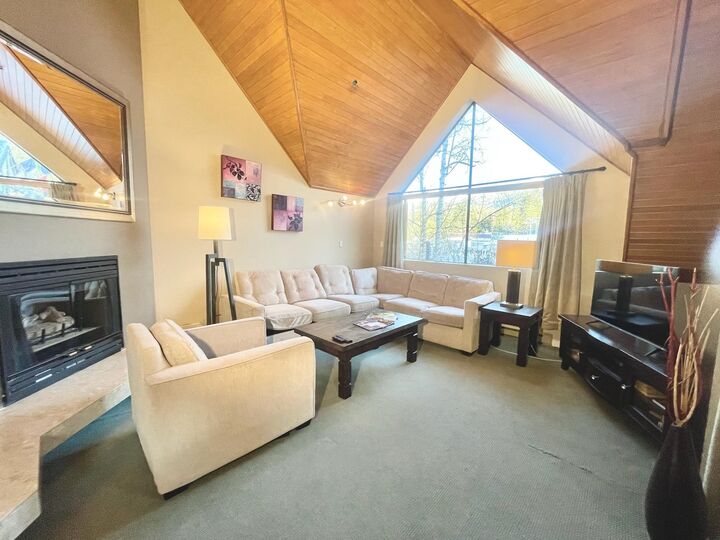 Property Photo: 4293 Mountain Square Week 13 BC V8E 1B8