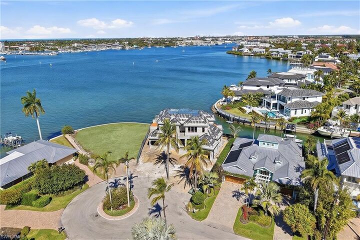 Property Photo:  1305 Marlin Dr  FL 34102 