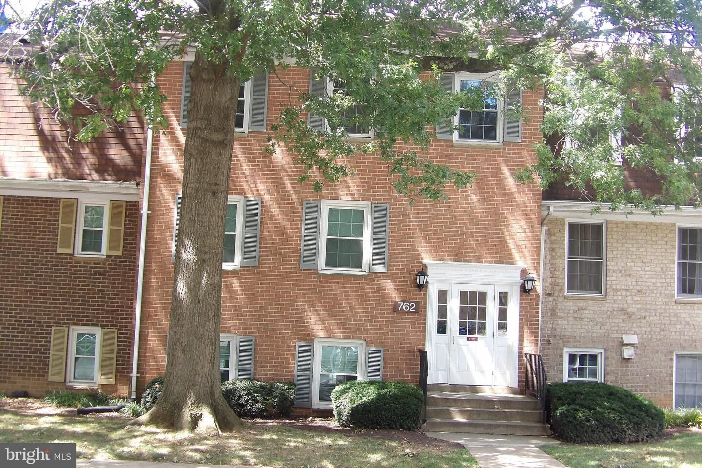 Property Photo:  762 Quince Orchard Boulevard 102 762-102  MD 20878 