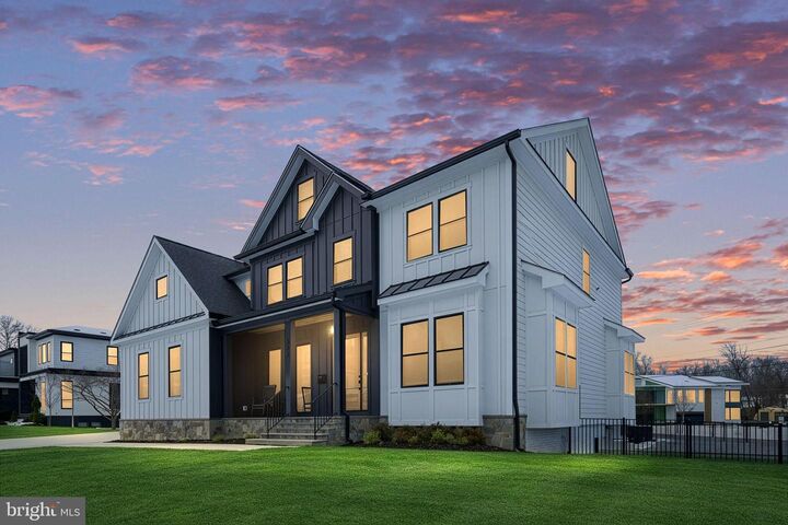 Property Photo:  516 Valley Drive SE  VA 22180 