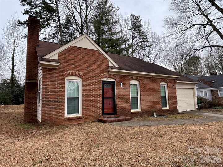 Property Photo: 6708 Marston Court NC 28215