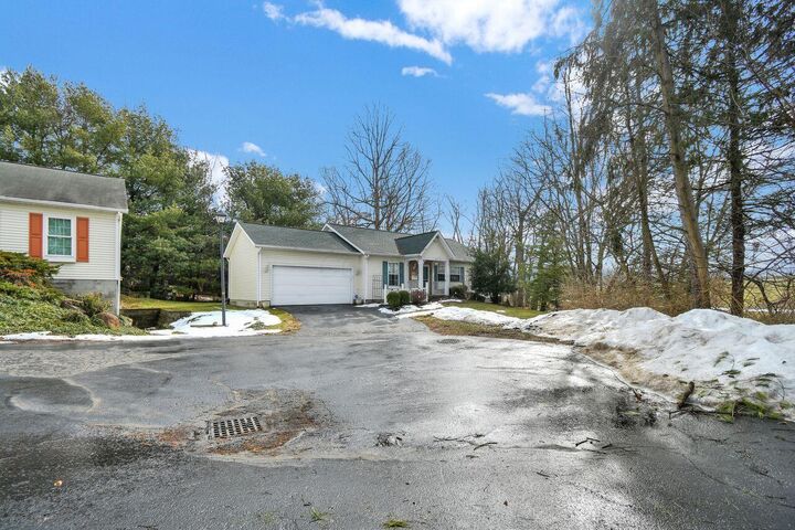 Property Photo: 574 Blakeley Place OH 43055