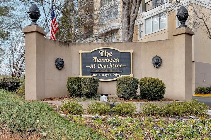 Property Photo:  1 Biscayne Drive NW 302  GA 30309 