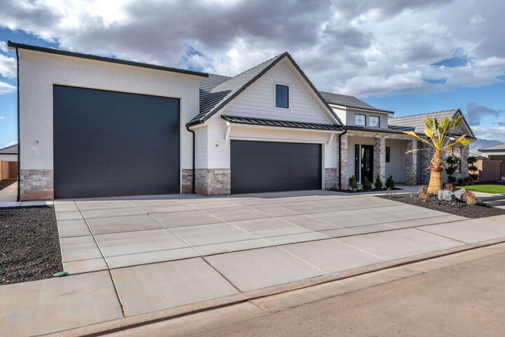 Property Photo: 4936 S Lakefront Place UT 84780