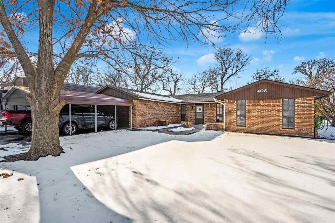 Property Photo:  406 Shady Lane  OK 73527 