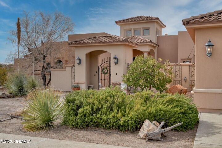Property Photo:  810 Roadrunner Circle  NM 88011 