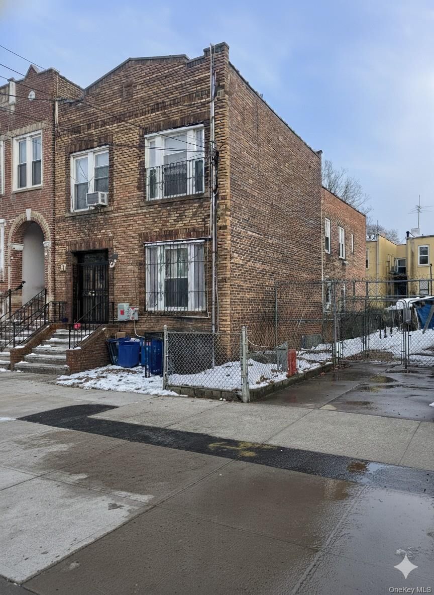 Property Photo:  189 Minna Street  NY 11218 