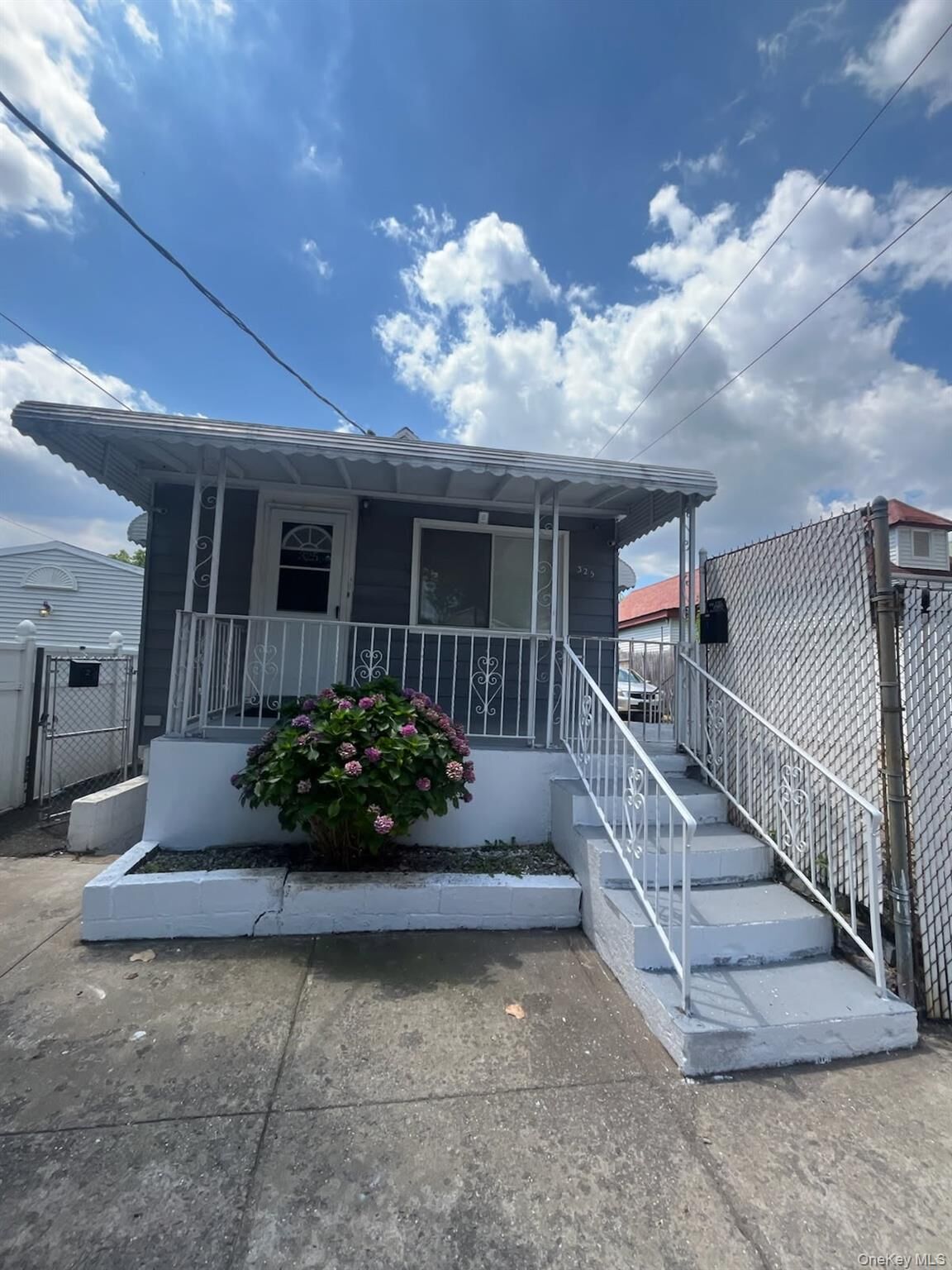 Property Photo:  325 Underhill Avenue  NY 10473 
