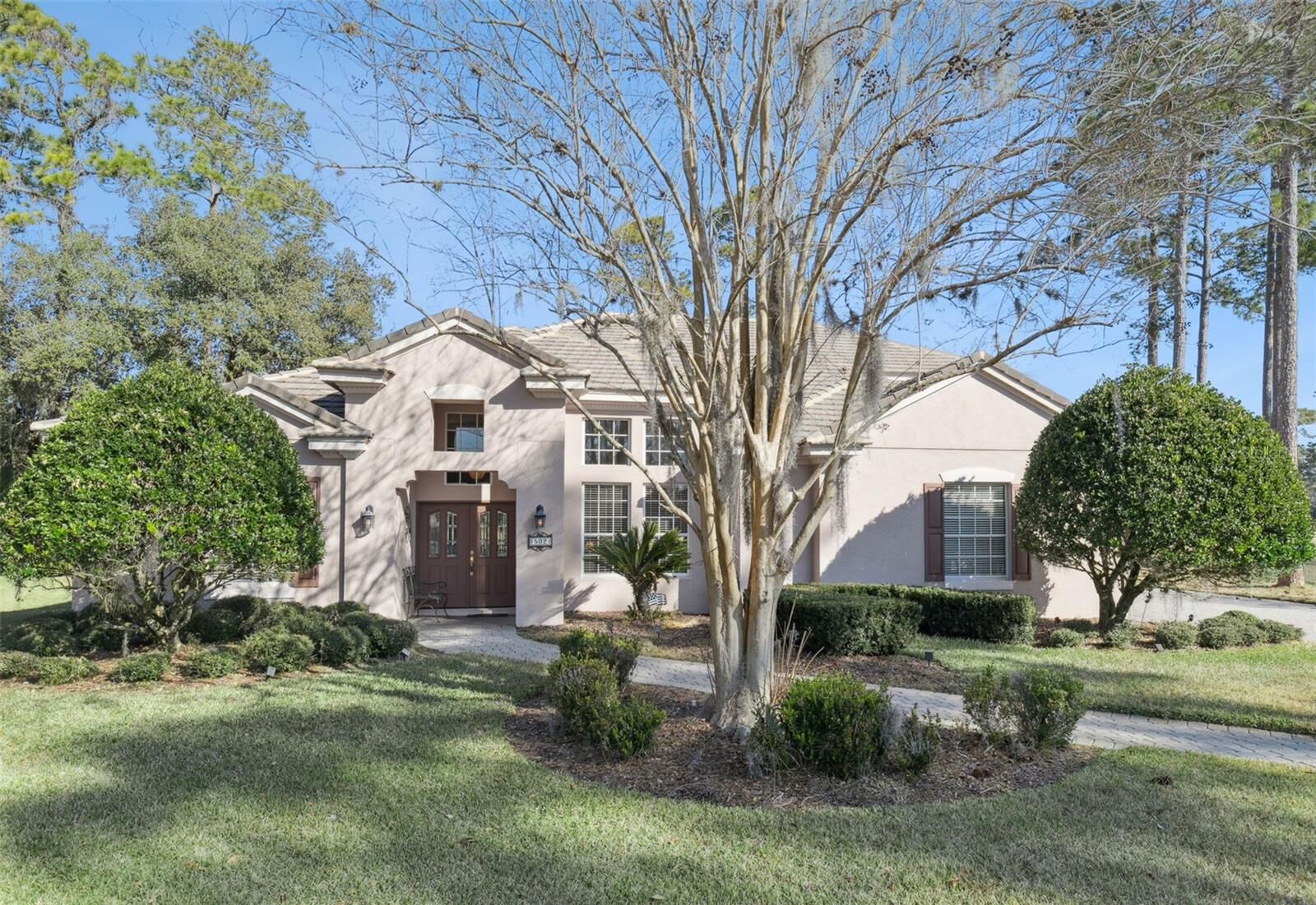 Property Photo: 502 Willowlake Court FL 32746