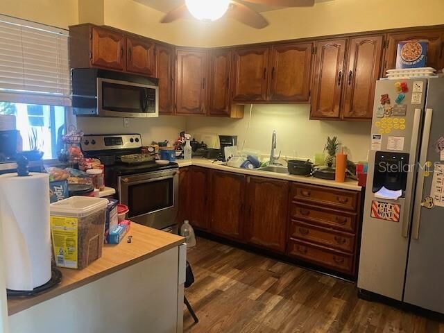 Property Photo: 7242 Lynnwood Avenue N FL 33710