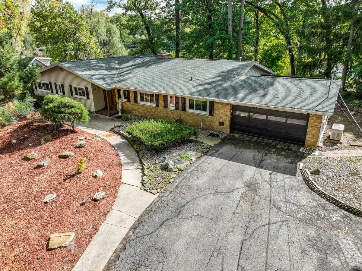 Property Photo:  301 Jennings Landing  MI 49015 