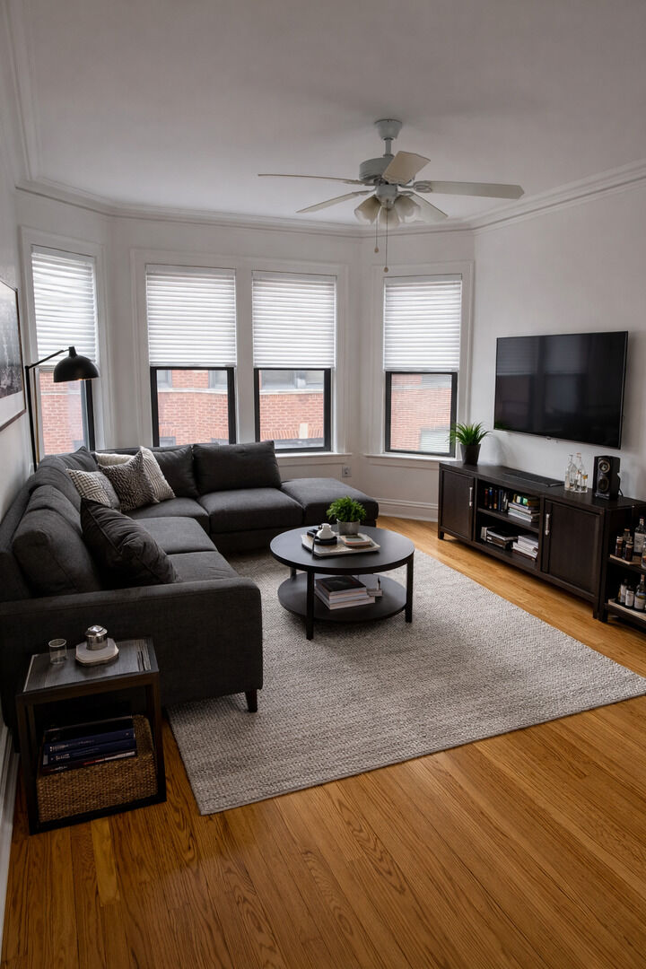 Property Photo:  6865 S Crandon Avenue 3  IL 60649 