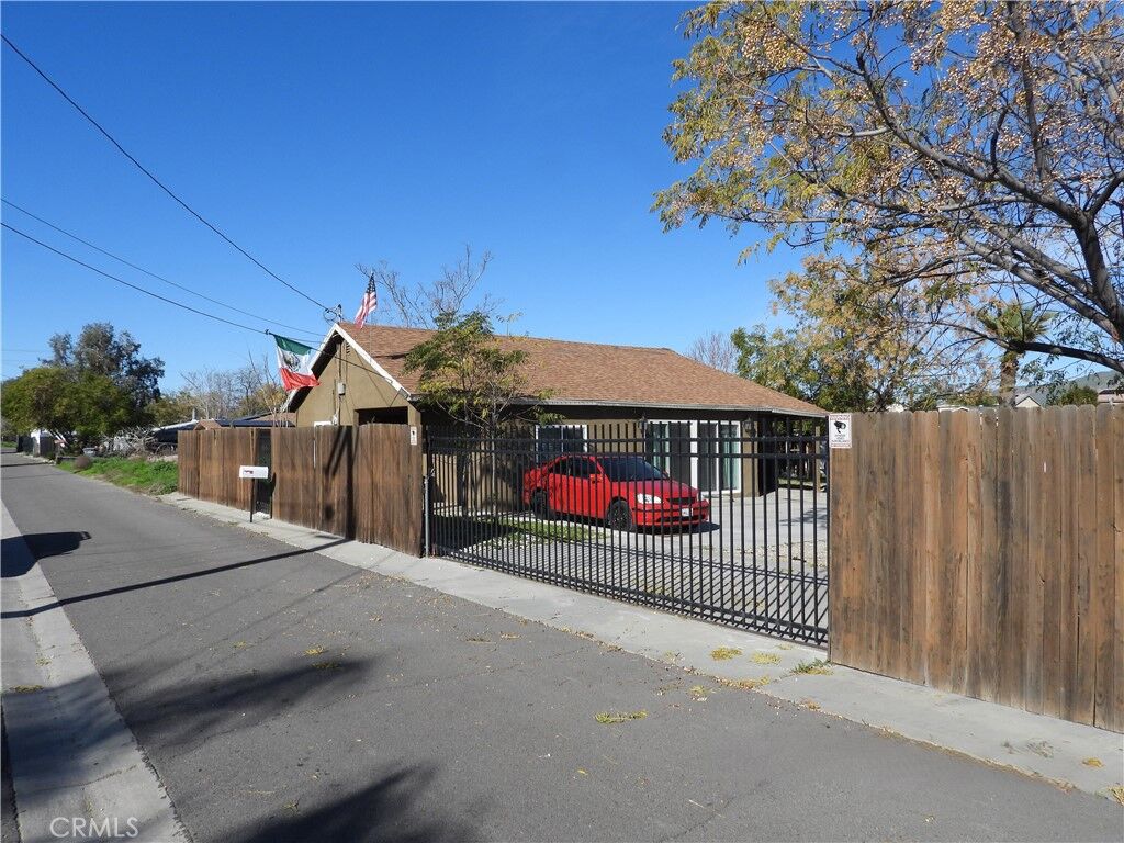 Property Photo: 40560 Artesia CA 92583