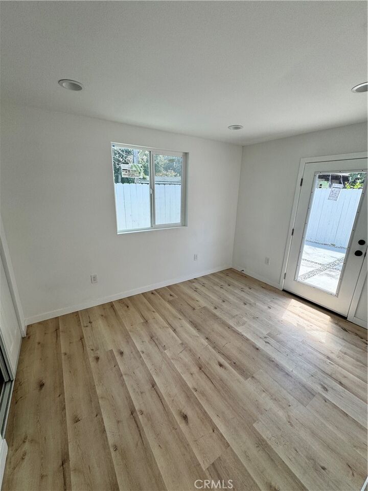 Property Photo:  922 E Lanzit Avenue  CA 90059 