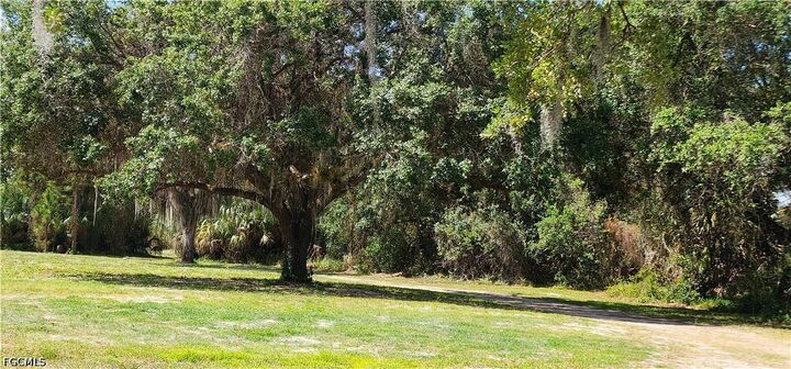 Property Photo: 1209 County Rd 78 FL 33935
