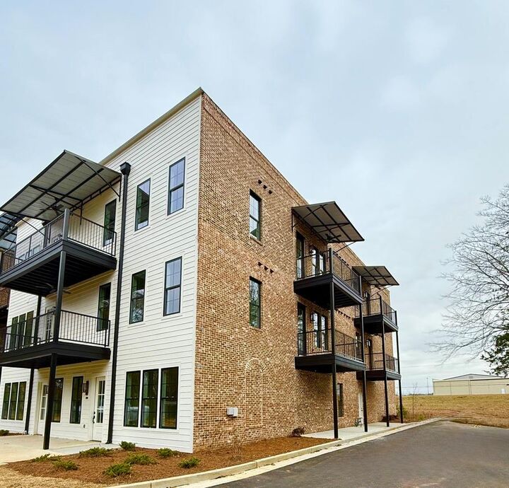 Property Photo: Unit 305 1007 Mistilis Cv MS 38655