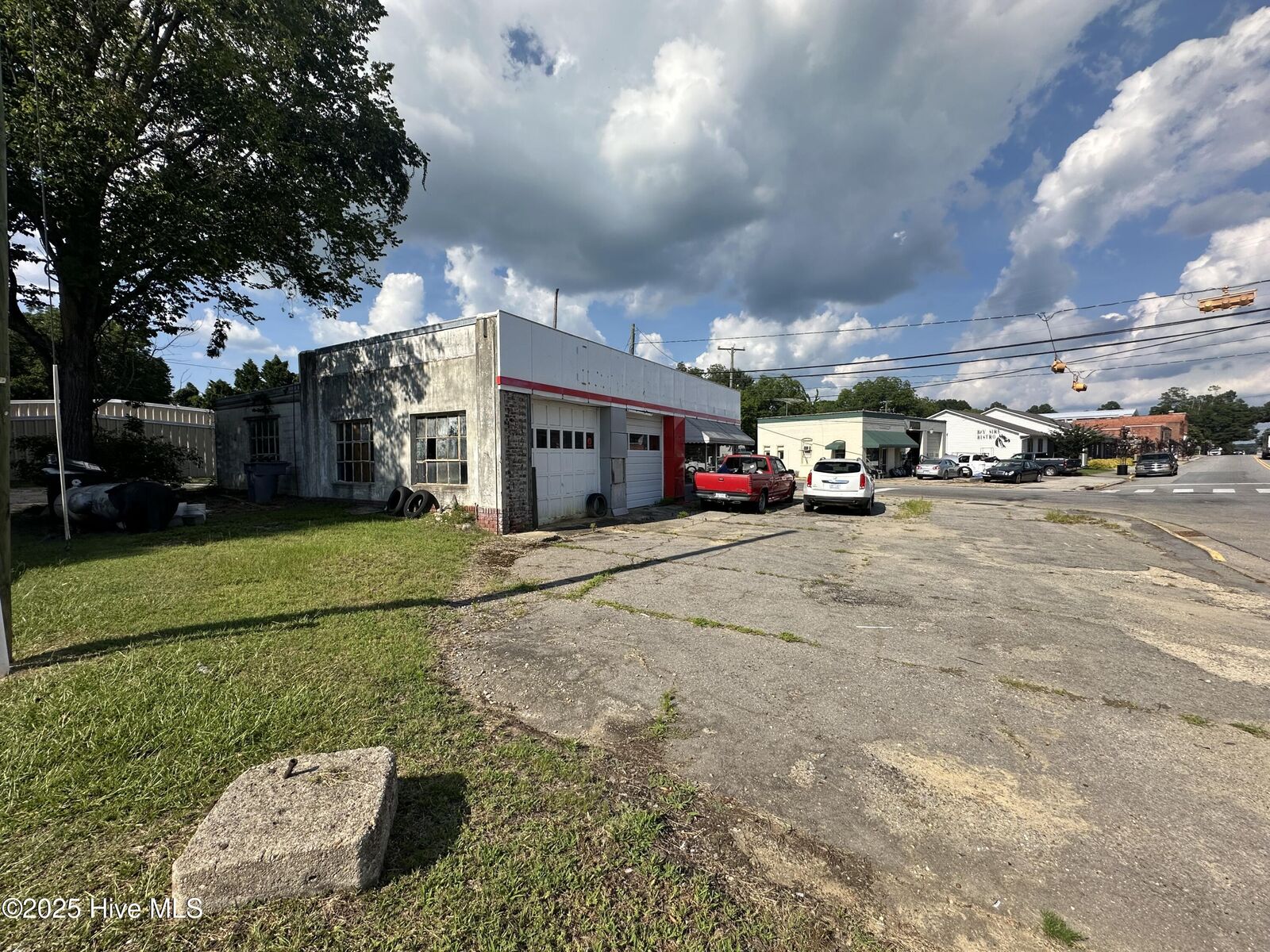 Property Photo:  200 W Jefferson Street  NC 27845 