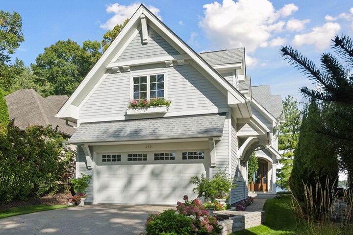 Property Photo:  245 Lakeview Avenue  MN 55331 