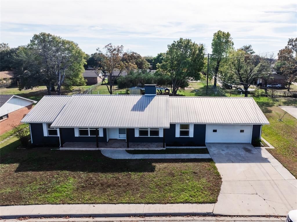 Property Photo: 1911 College Street TX 76240