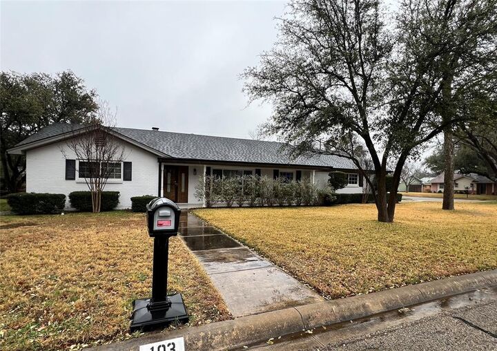 Property Photo: 103 Aquilla Drive TX 76108