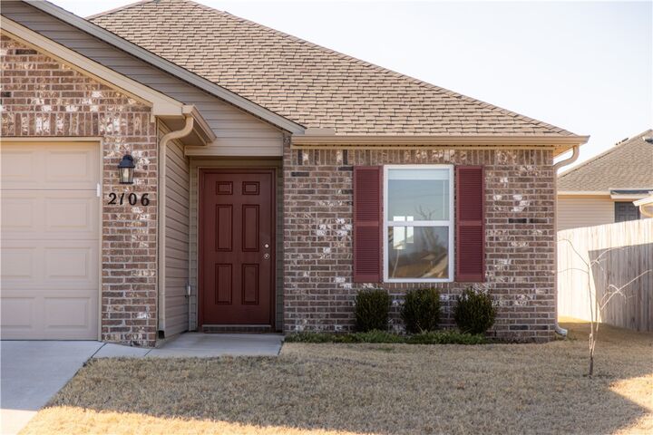 Property Photo: 2106 E Annette Drive AR 72761