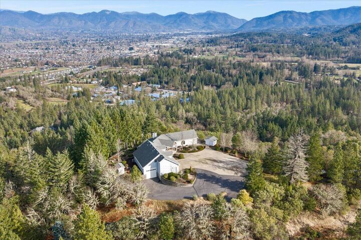 Property Photo: 3601 Campus View Drive OR 97527