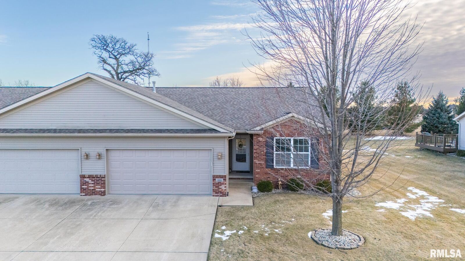 Property Photo: 1414 Calvin Drive IL 61571