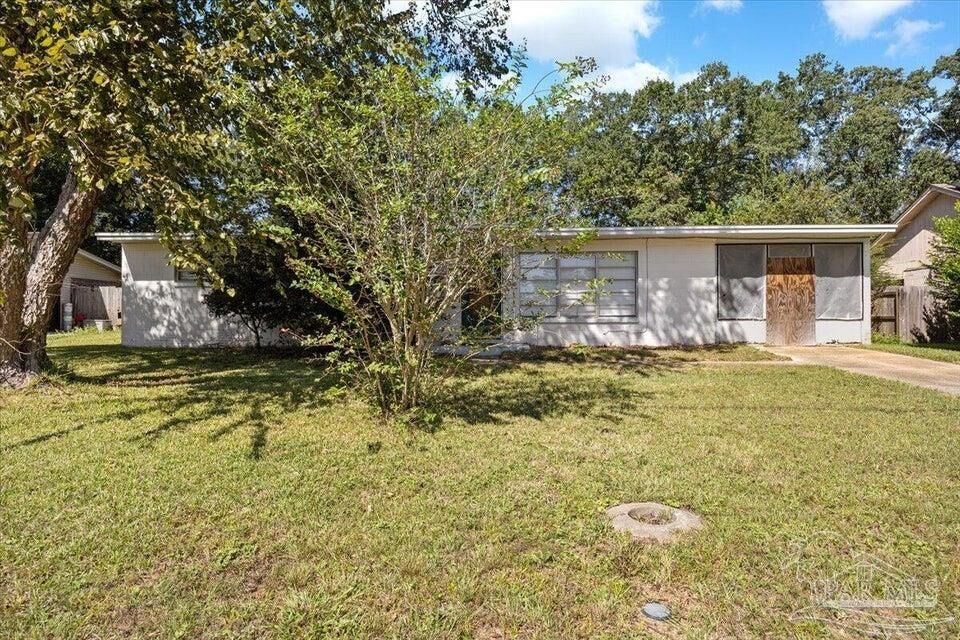 Property Photo:  922 Monclair Rd  FL 32505 